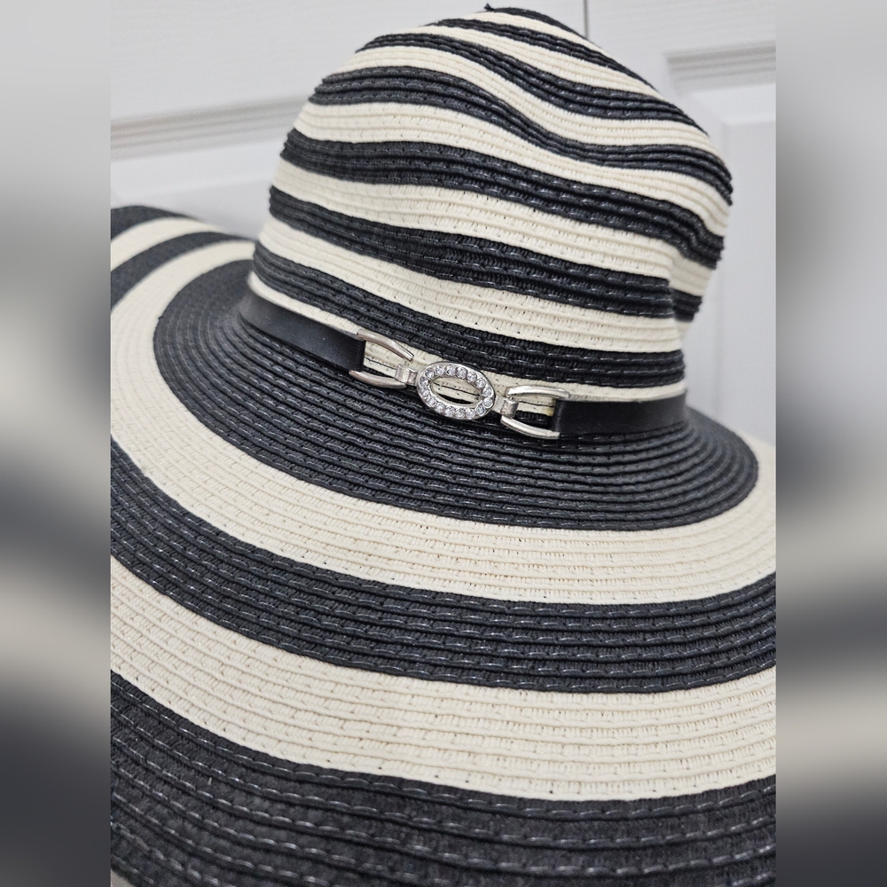 Jennifer Lopez JLO Black & Cream Straw Wide Brim Sun Hat NWT - Picture 2 of 8